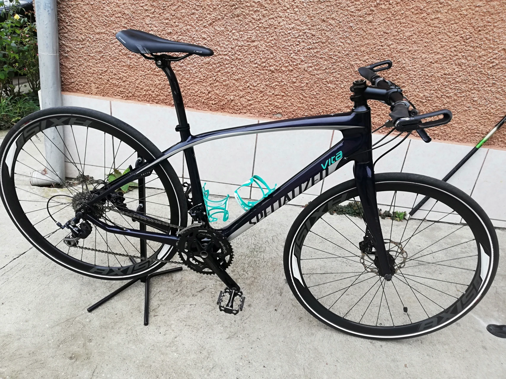 1. Specialized vita carbon