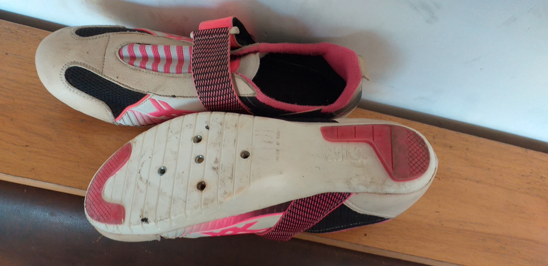 1. Pantofi Asics 43