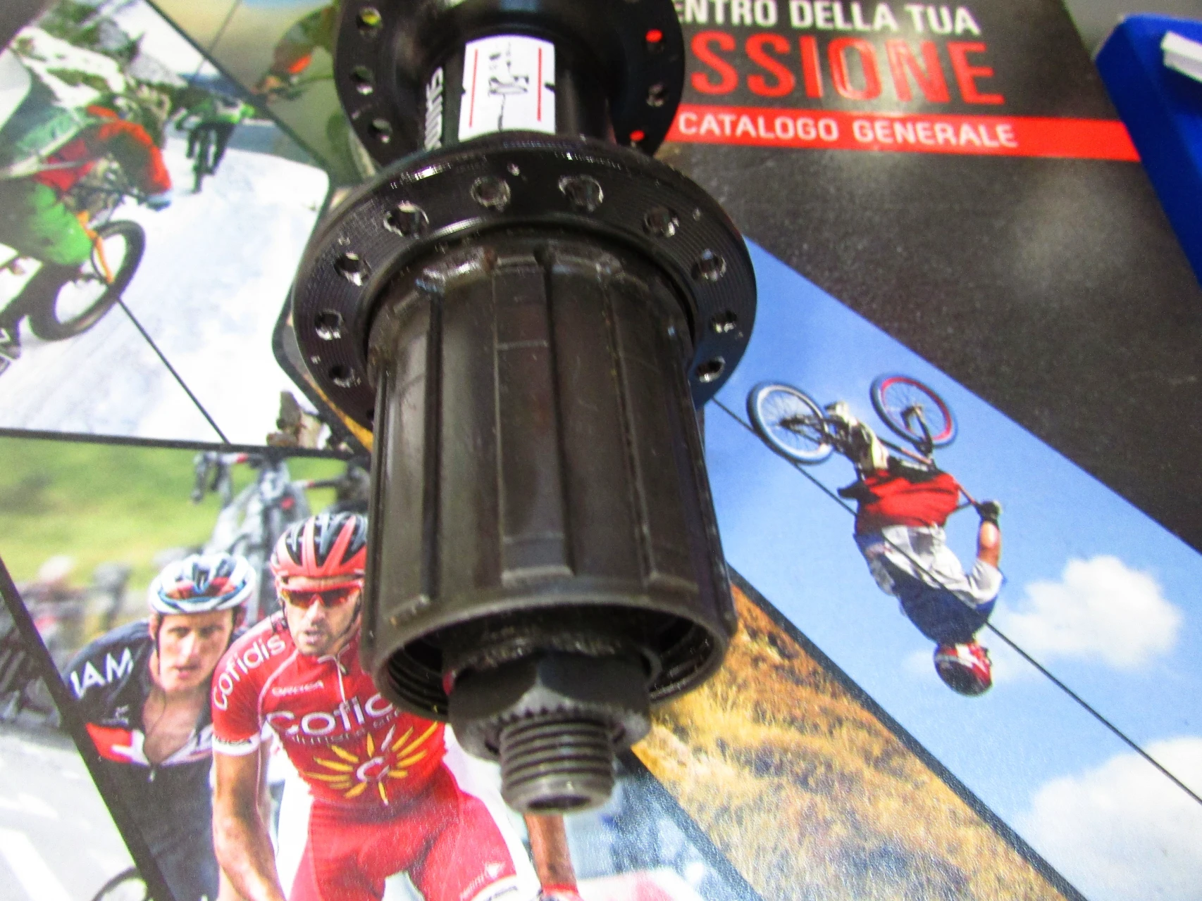 1. Butuc spate prindere pe disc Shimano