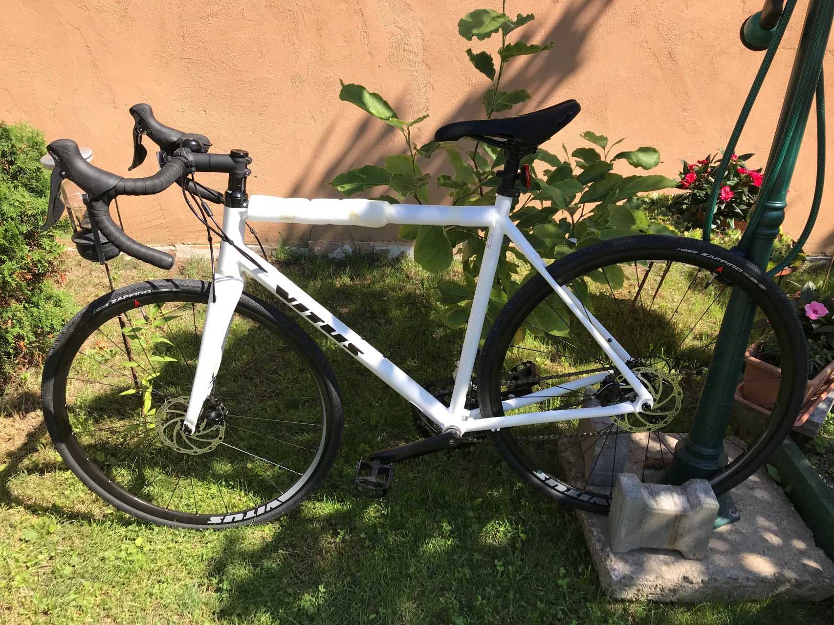 1. Vand bicicleta Vitus Razor Disc