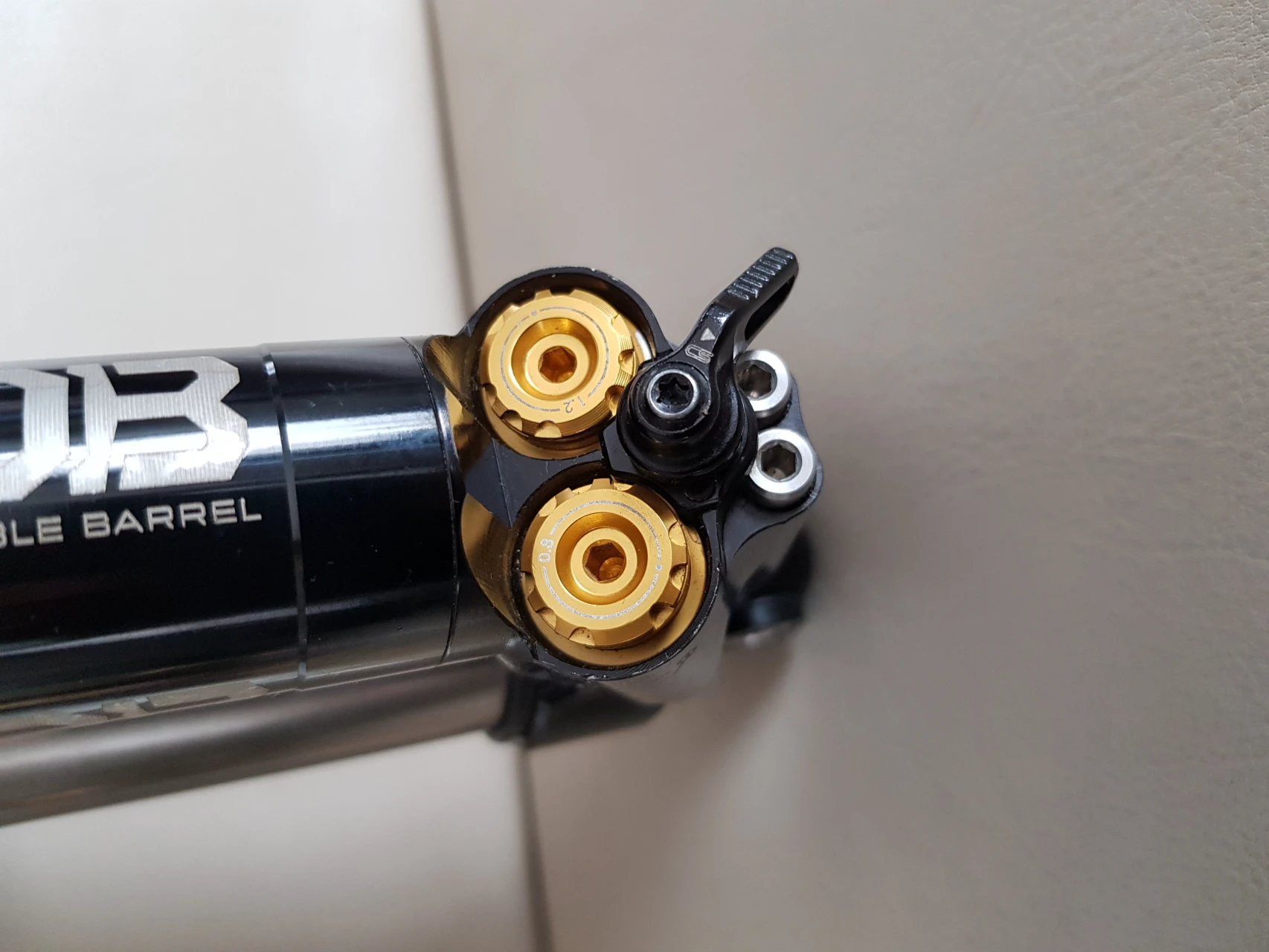 1. Amortizor Cane Creek Double Barrel Air CS
