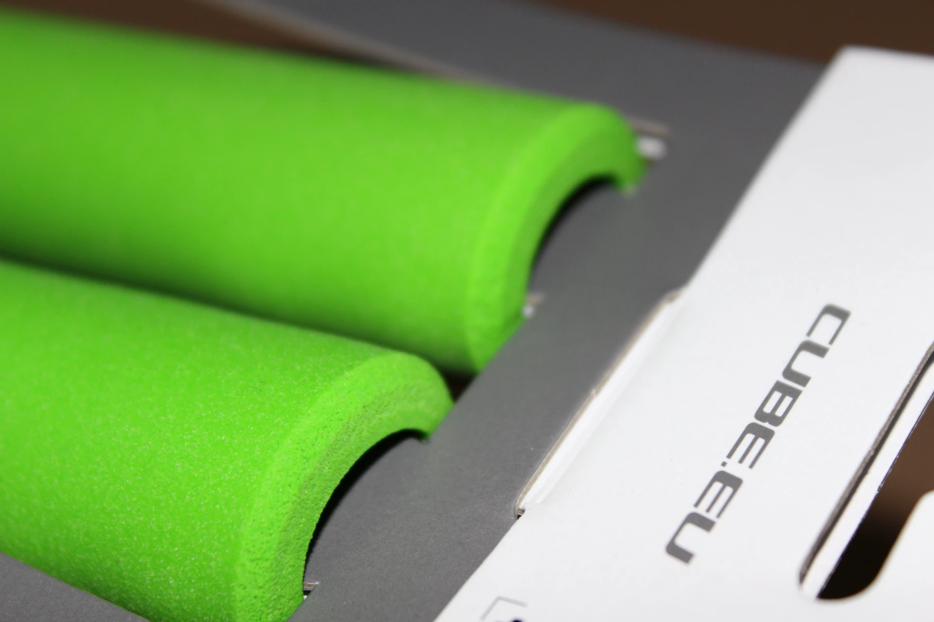 1. Cube SCR Silicone Grips - verde