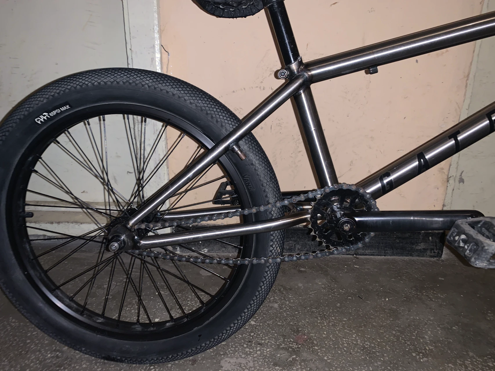 1. BMX Cult Gateway D Raw 2019
