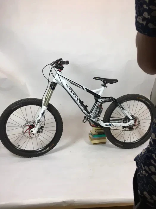 1. Scott Genius LT 40