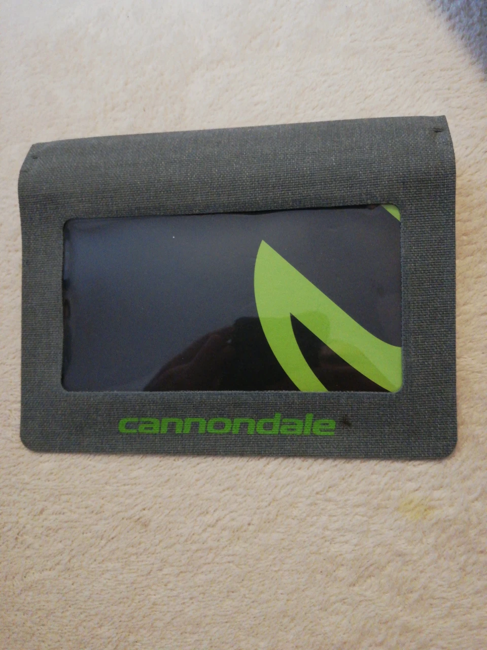 3. Husa telefon sau acte Cannondale