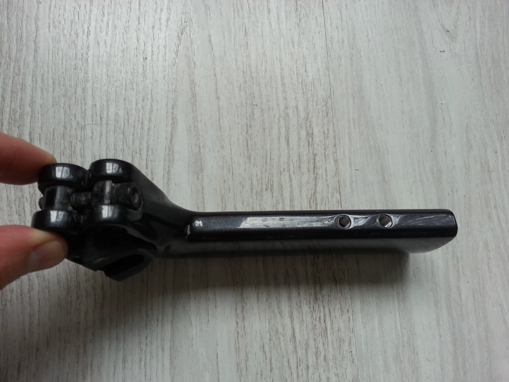 1. Tija carbon TREK 25 mm off set;