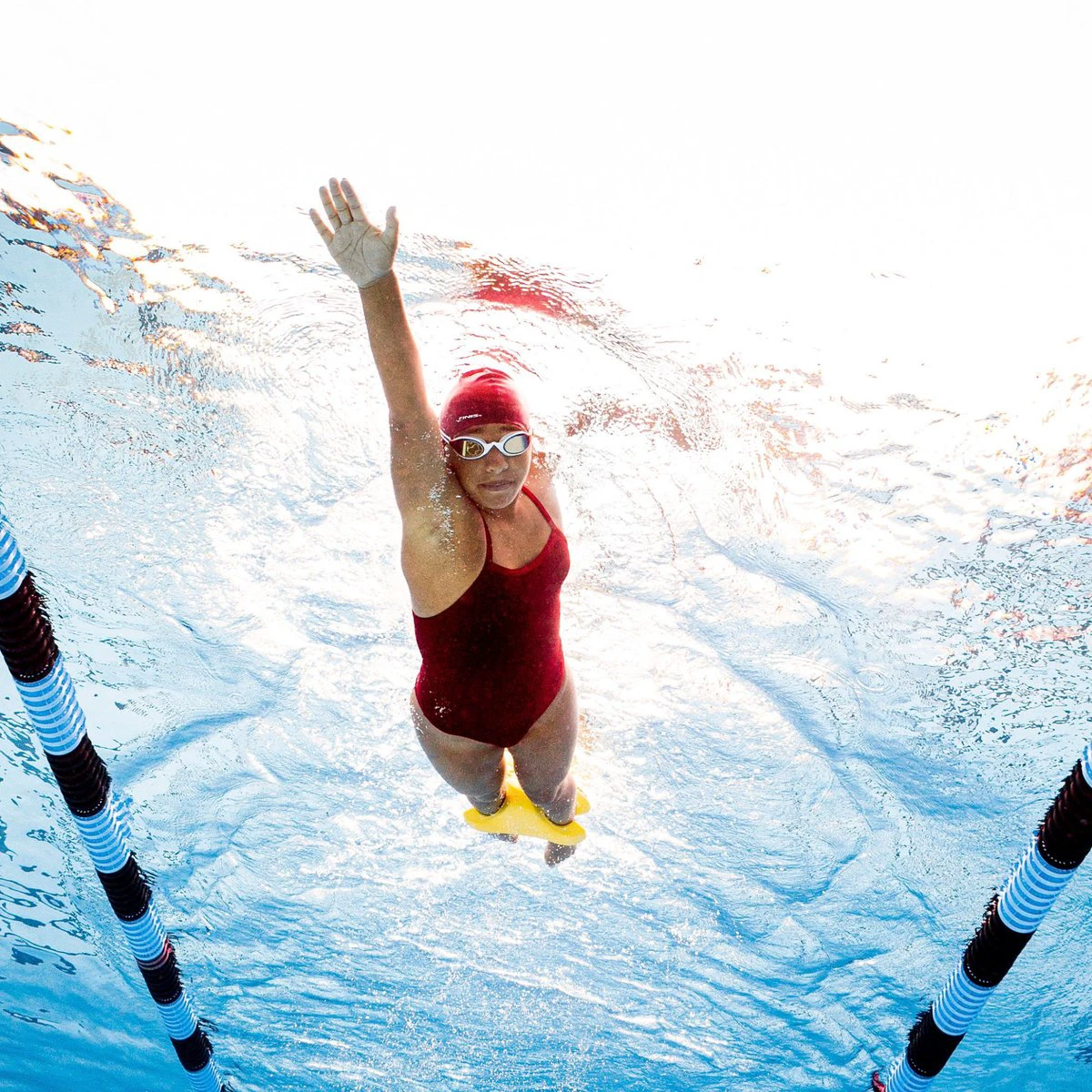 Înotătoare cu FINIS Ankle Buoy, văzută de sus