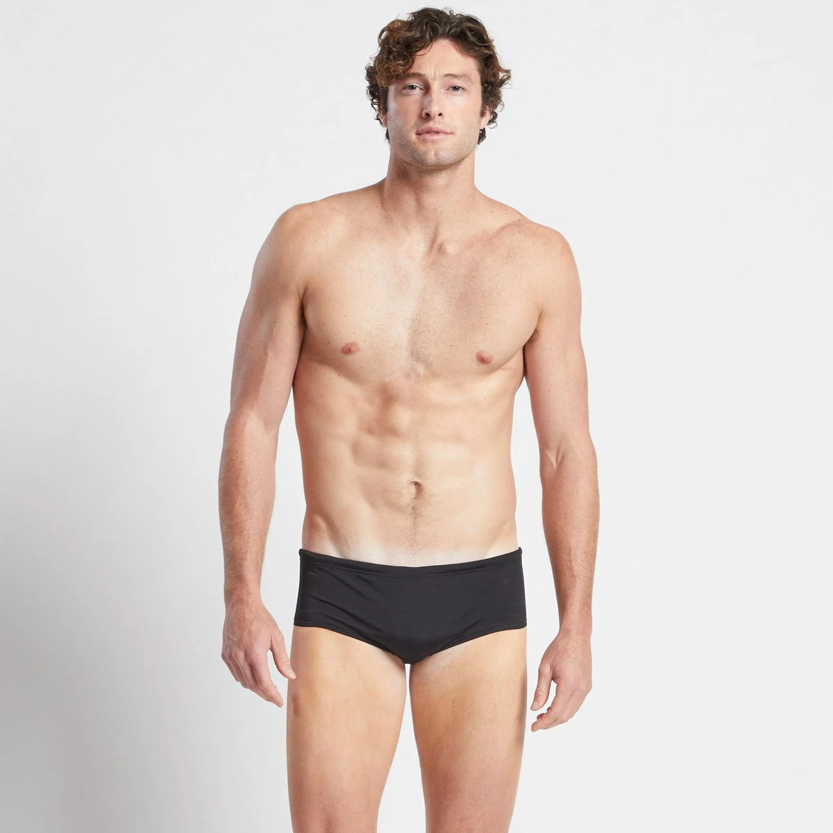 Înotător în FINIS Aqua Short Solid, văzut din față