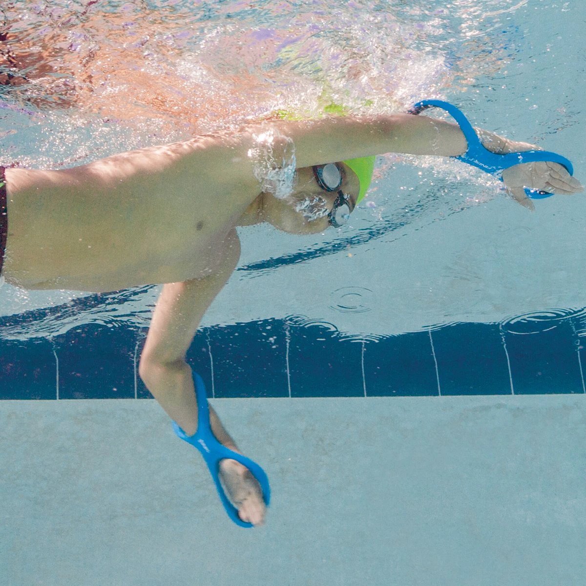 Înotător la liber cu FINIS Forearm Fulcrum galben