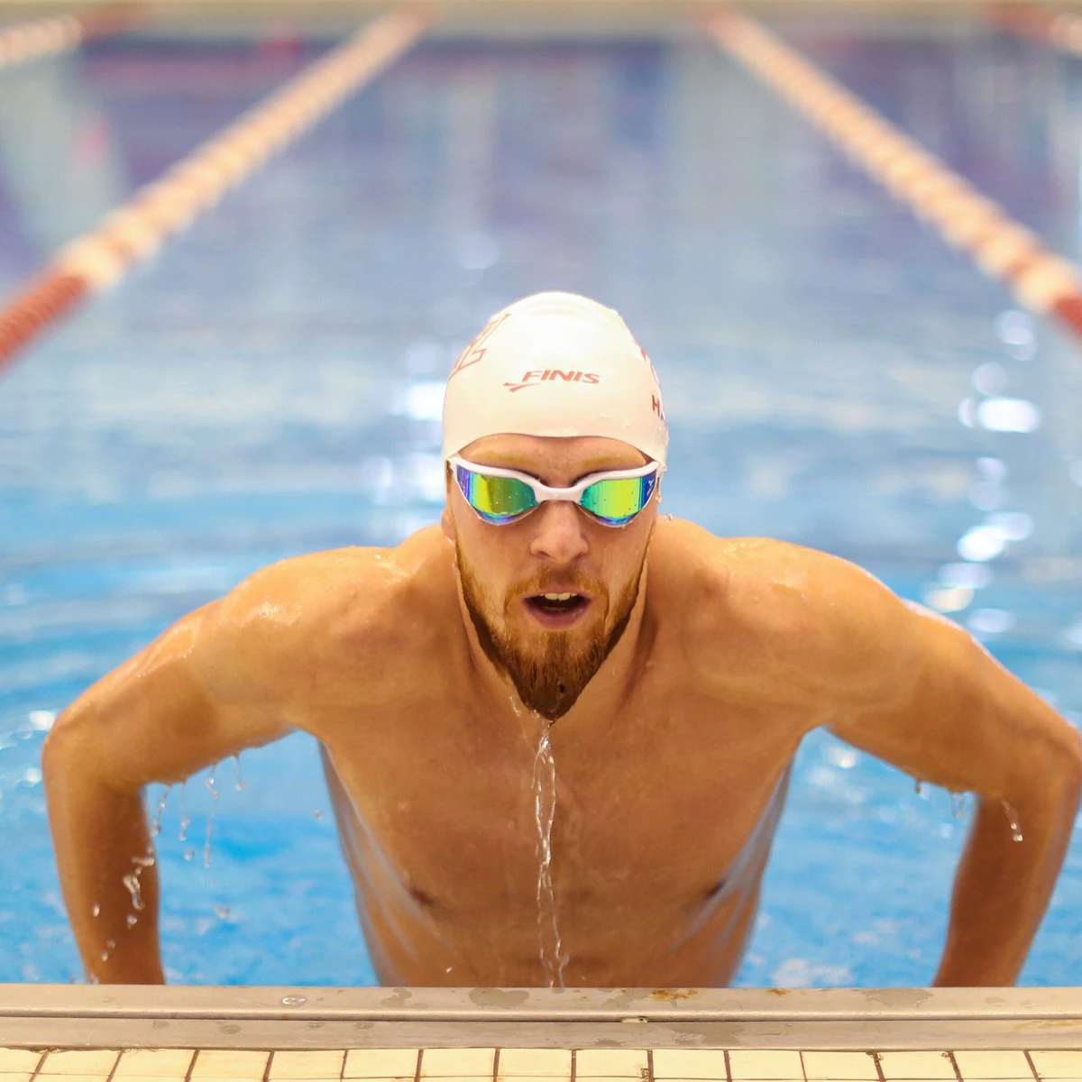 Înotător cu ochelari FINIS Hayden albi, cu lentile oglindă mov