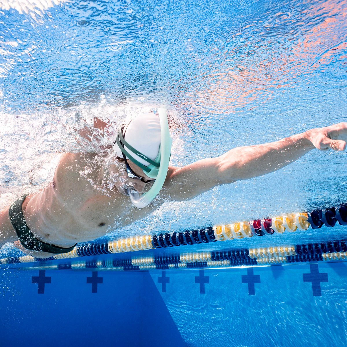 Înotător la liber cu FINIS Stability Snorkel verde salvie