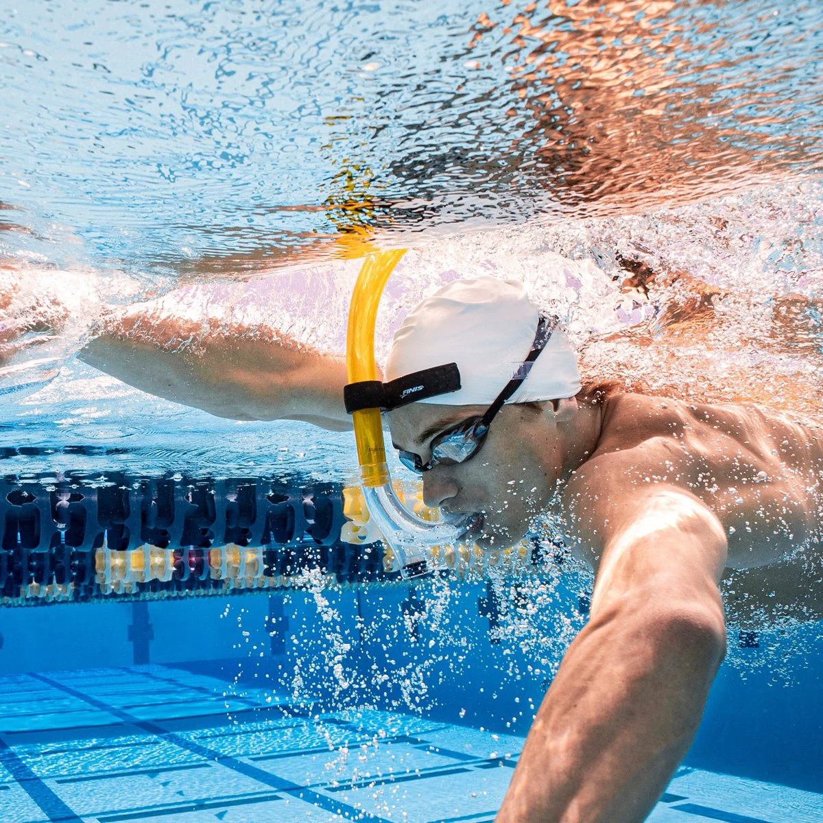 Înotător la liber cu FINIS Original Swimmer's Snorkel galben