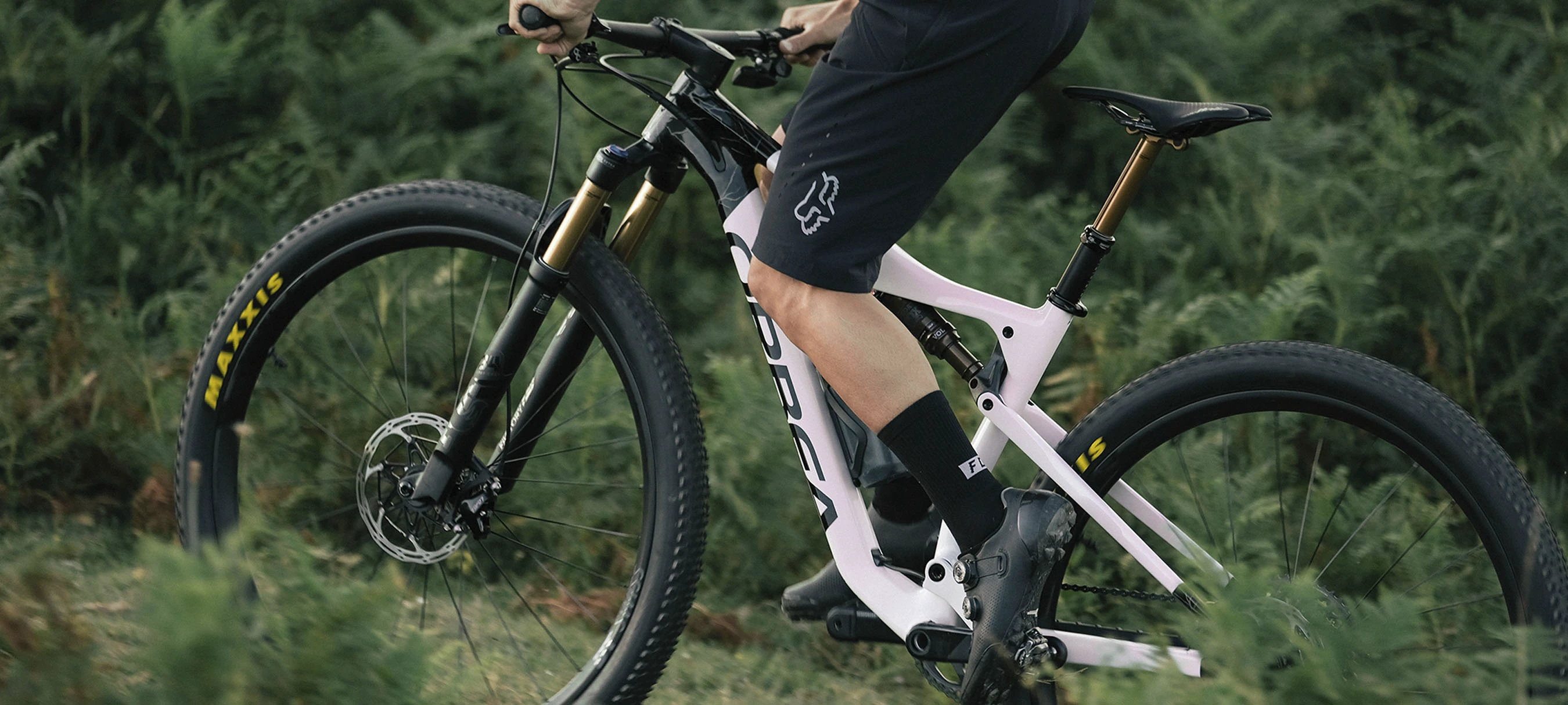 8. Orbea OIZ H20 Apricot Orange-Limestone Beige (Matt) - bicicletă MTB XC full suspension