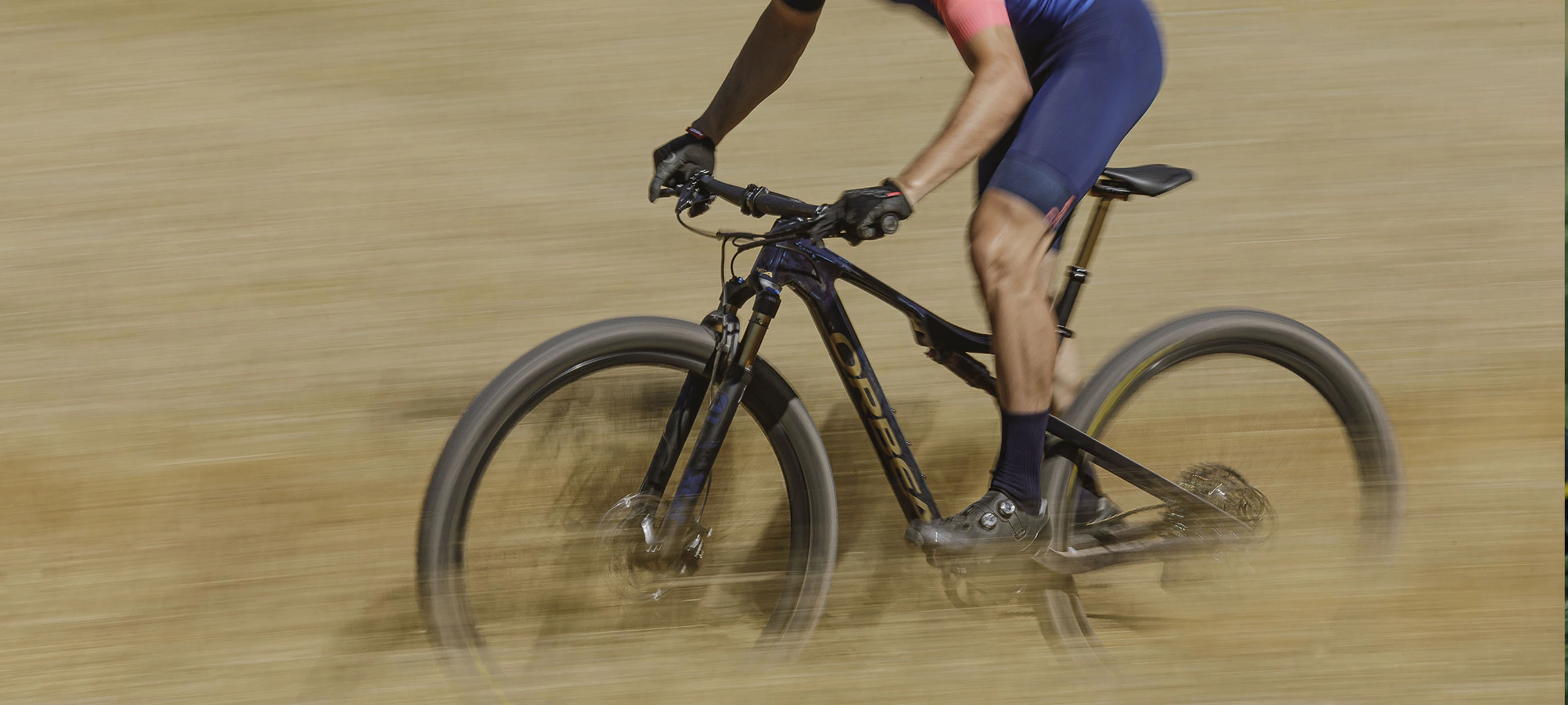 9. Orbea OIZ H20 Apricot Orange-Limestone Beige (Matt) - bicicletă MTB XC full suspension