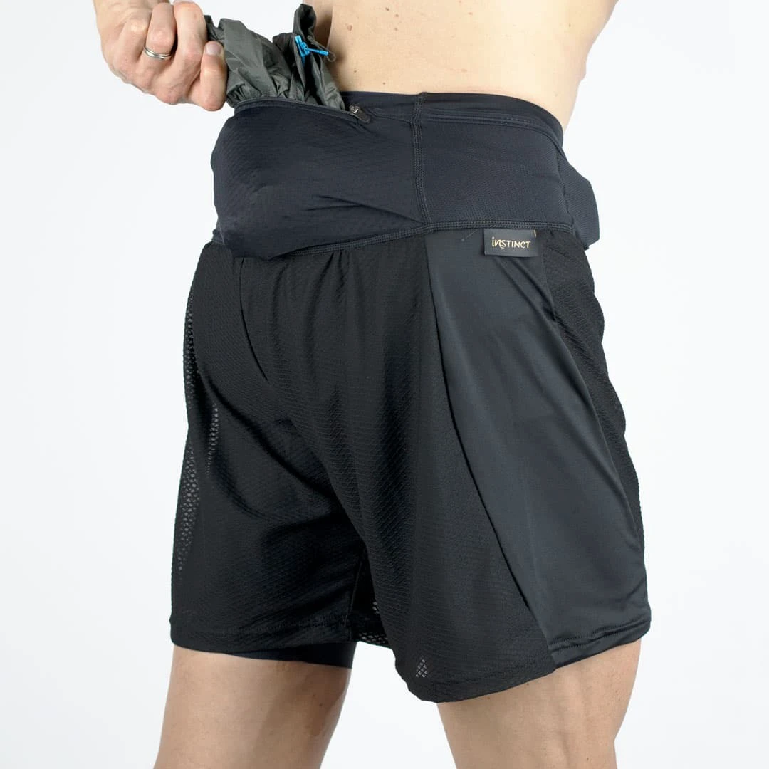 2. Instinct - Pantaloni scurti maraton barbati - Trail Short Marathon 2-in-1 - Negru