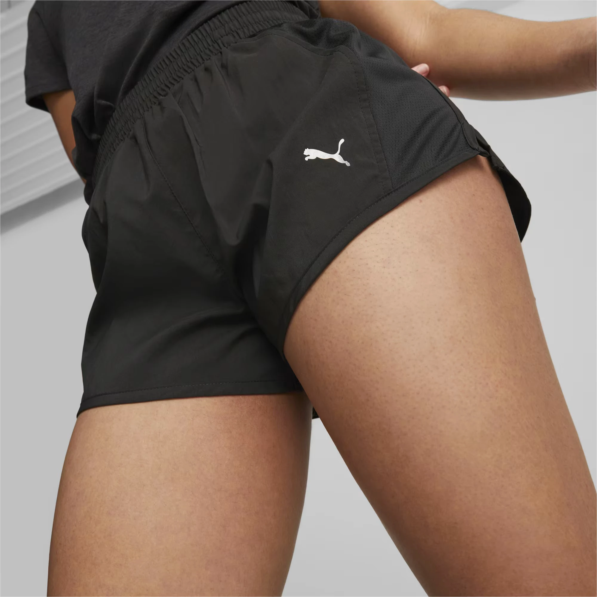 5. Puma - pantaloni scurti pentru femei Run Favorite Velocity 3 inch pants - negru