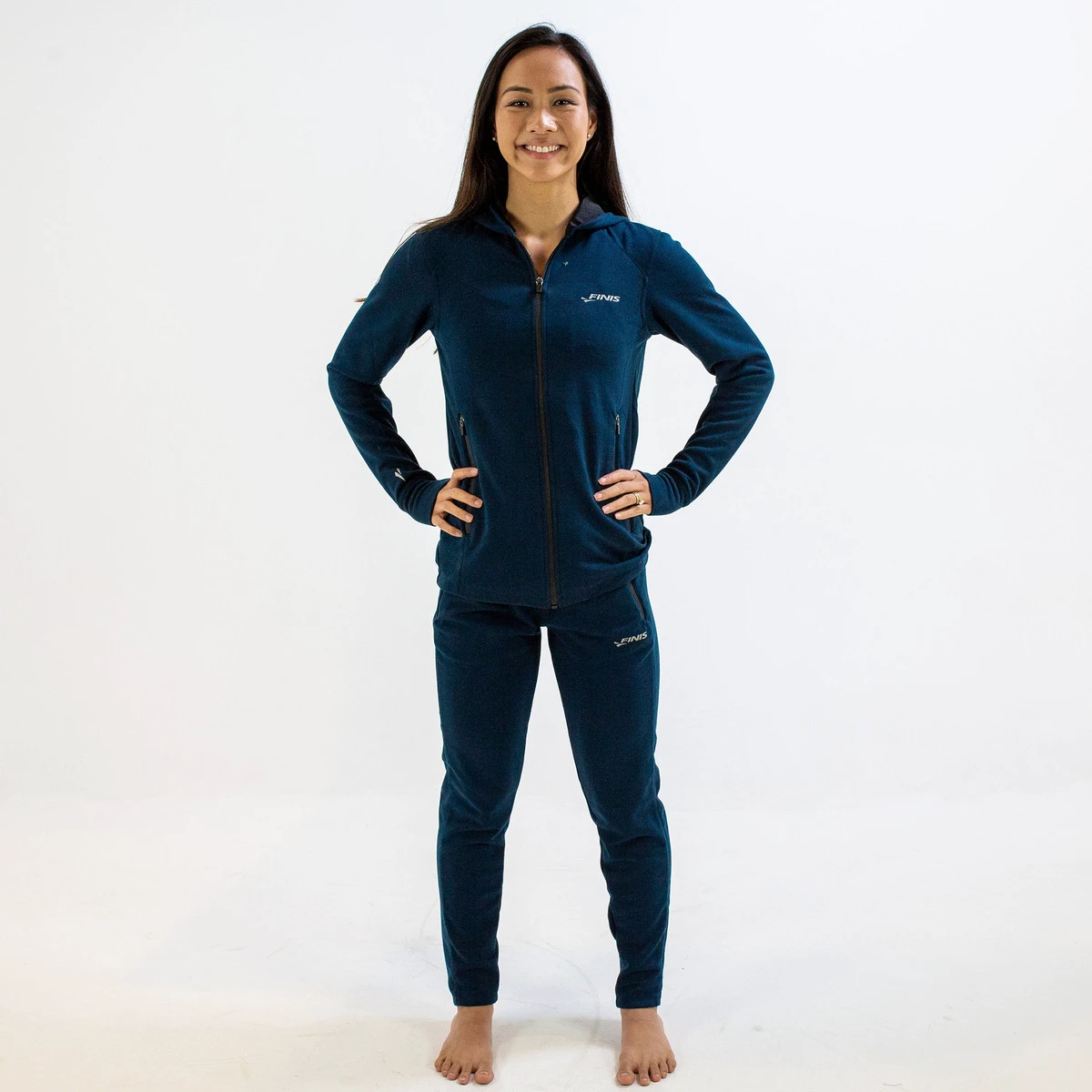 1. Finis - pantaloni lungi sport lejeri pentru femei Tech W Pants - albastru inchis