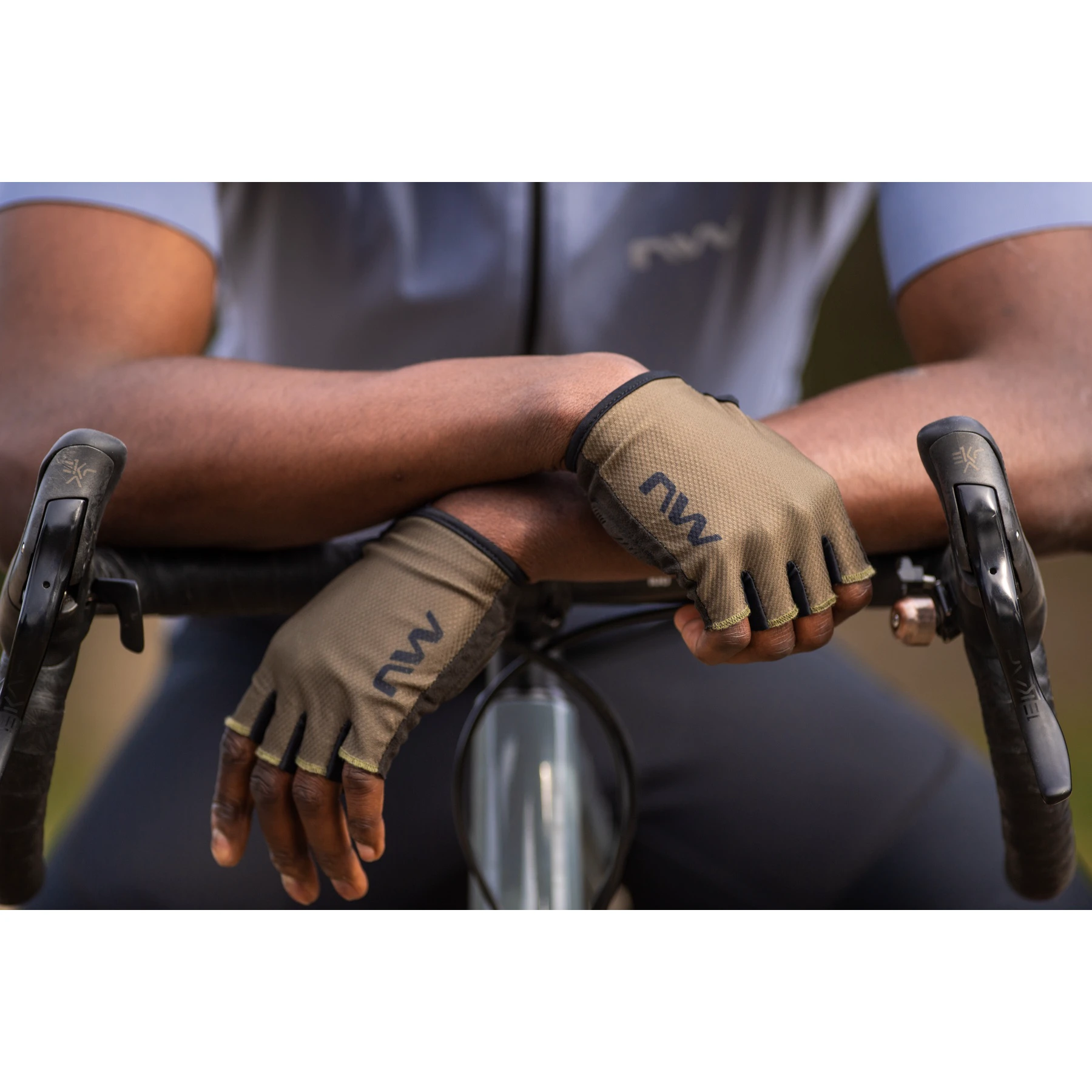 2. Northwave - manusi degete scurte - Active Short Finger Glove - Green Forest | Black