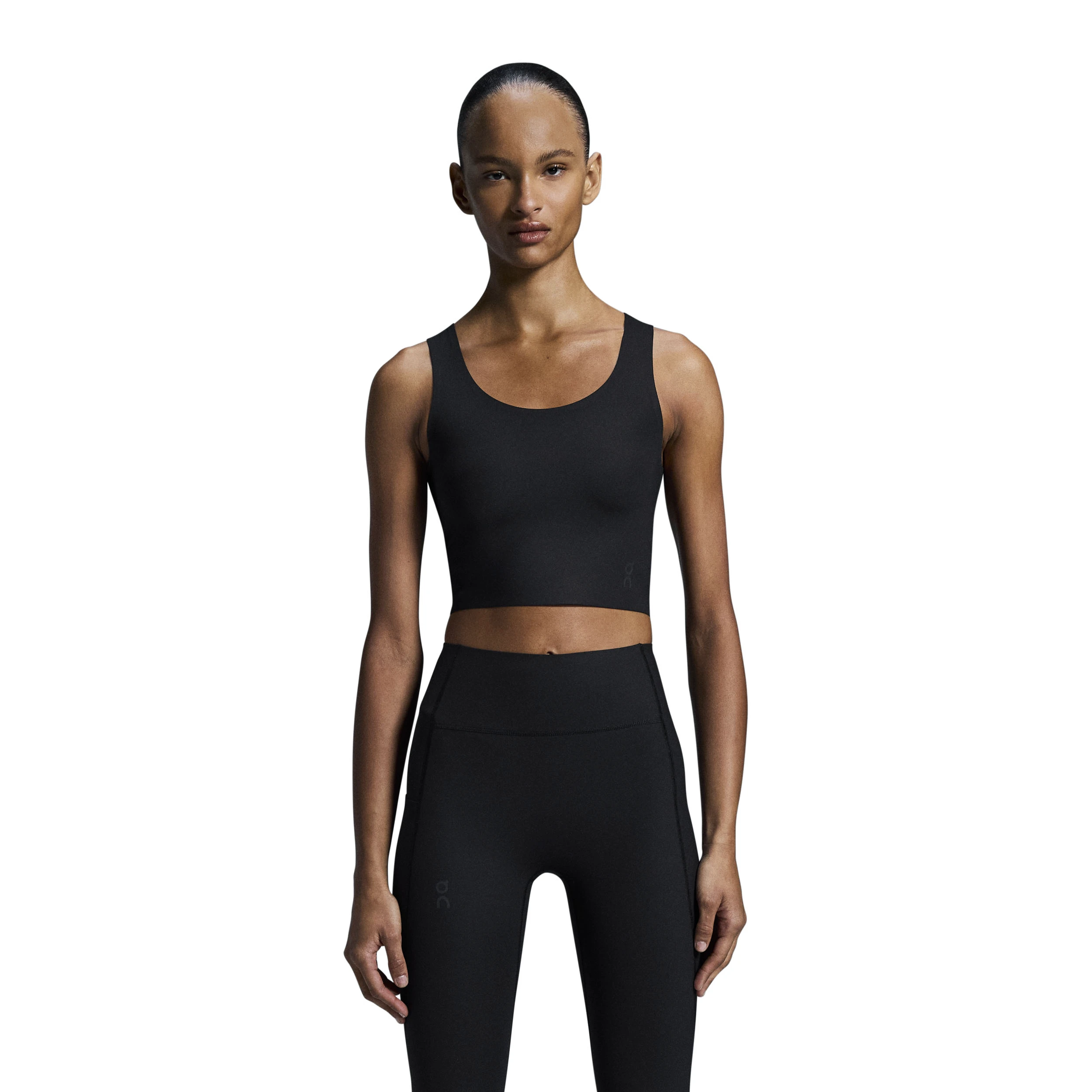 1. On - bustiera - Studio Open Back Crop W - Black