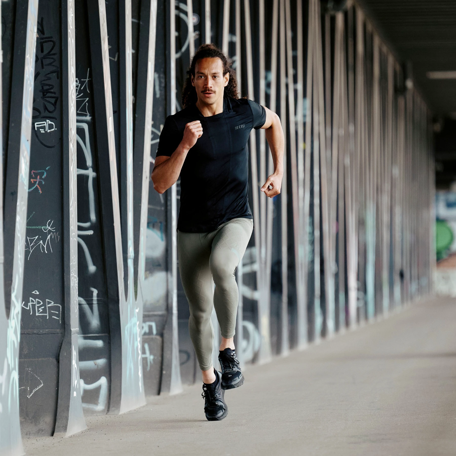 6. CEP - tricou tehnic femei - the run shirt short sleeve v4 - olive
