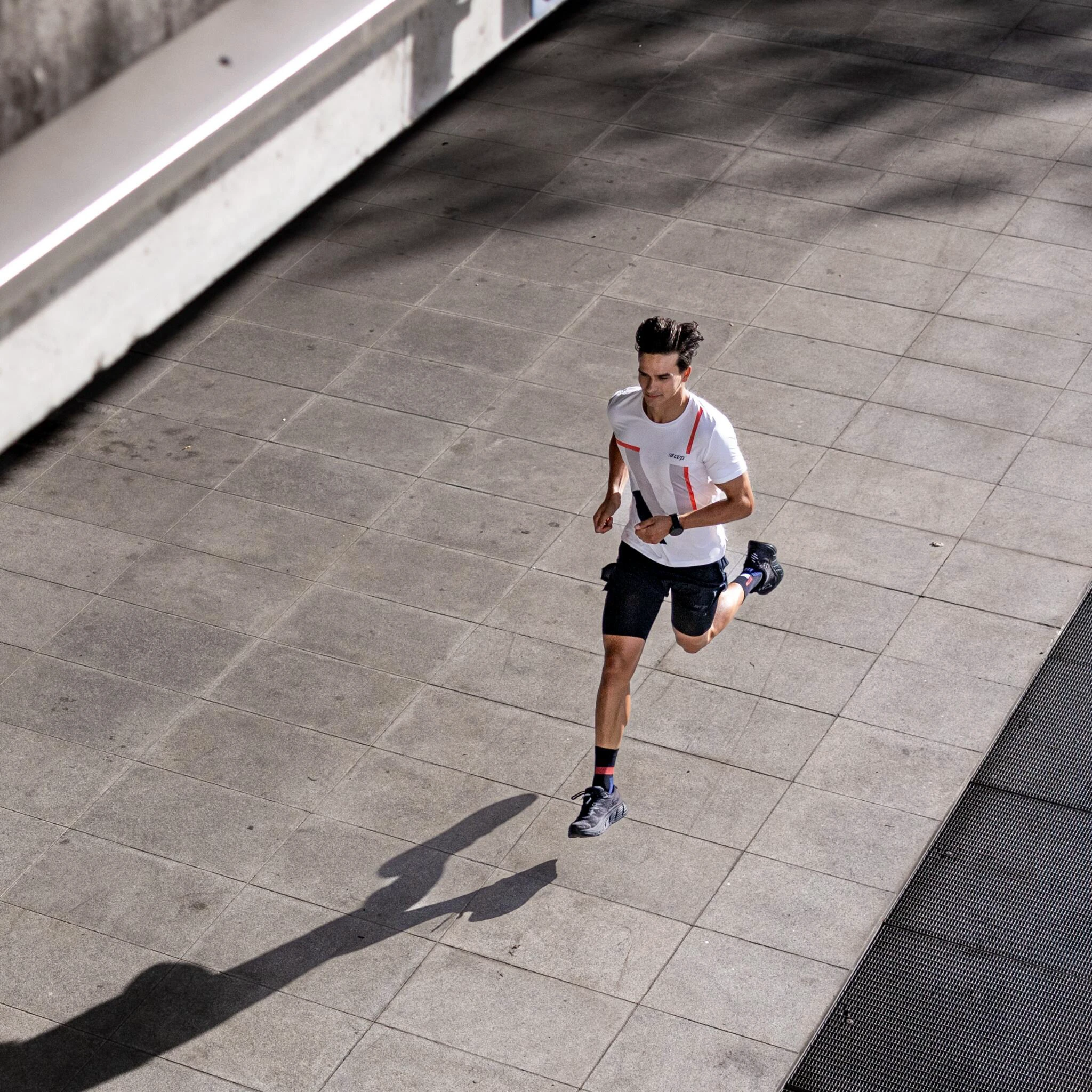 9. CEP - tricou tehnic - the run shirt round neck short sleeve v5 - white | geometrics