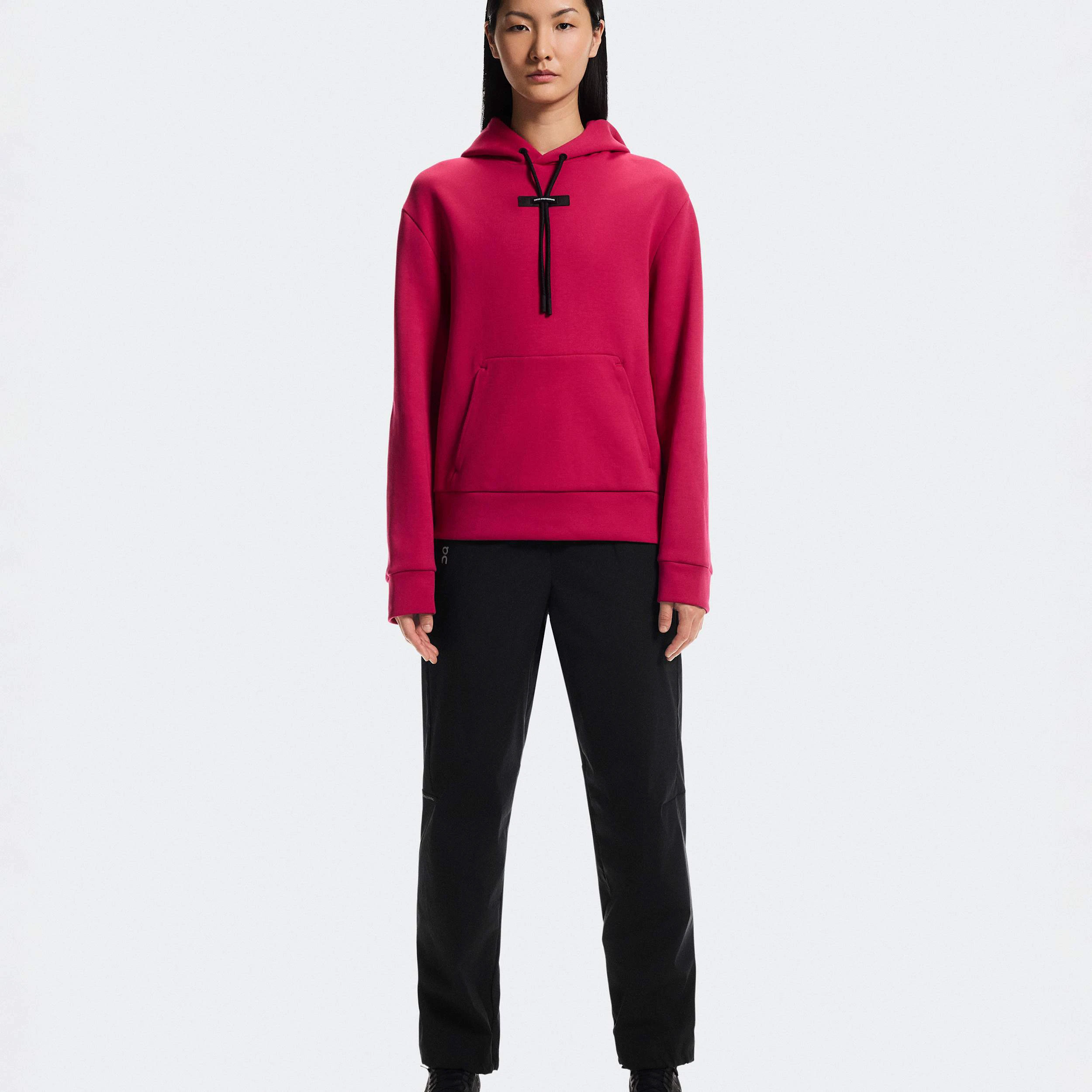 1. On - hanorac - Focus Tech Hoodie W - Grenadine