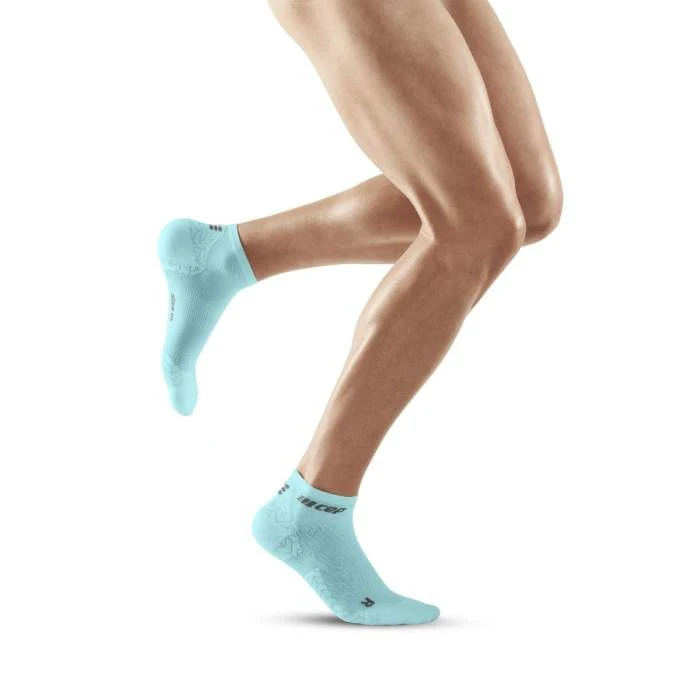 1. CEP - sosete compresie scurte - The Run Socks Low Cut v3 - Light blue